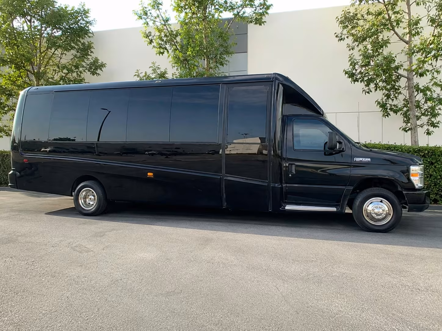 burbank minibus rentals for sports and outdoor field trips