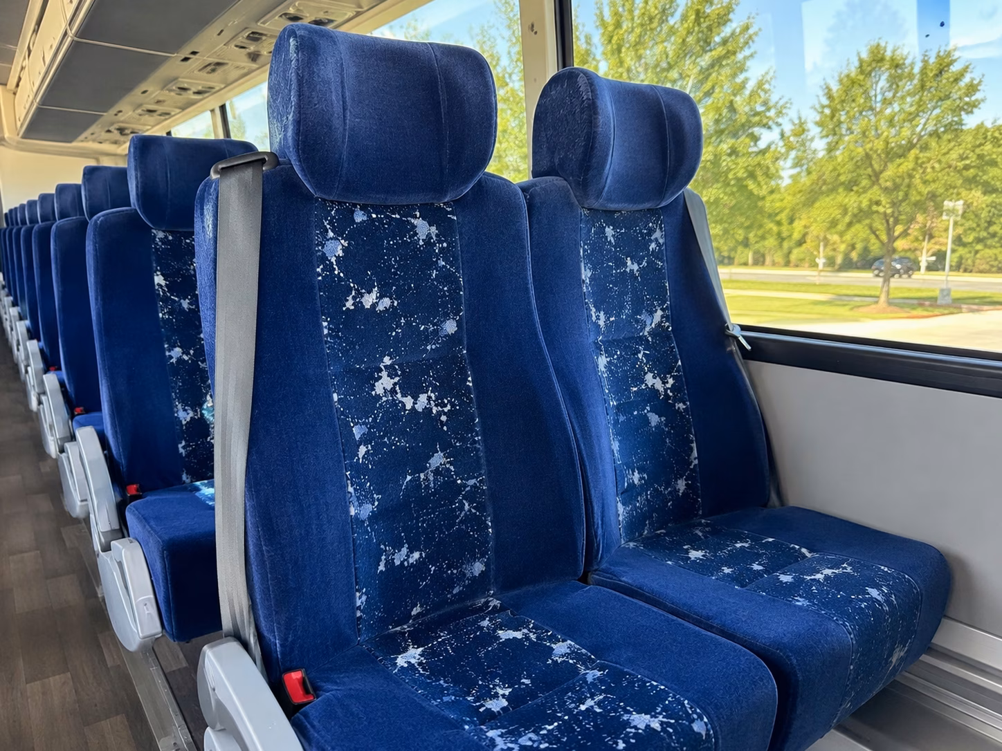 charter buses from burbank for zoo and aquarium field trips